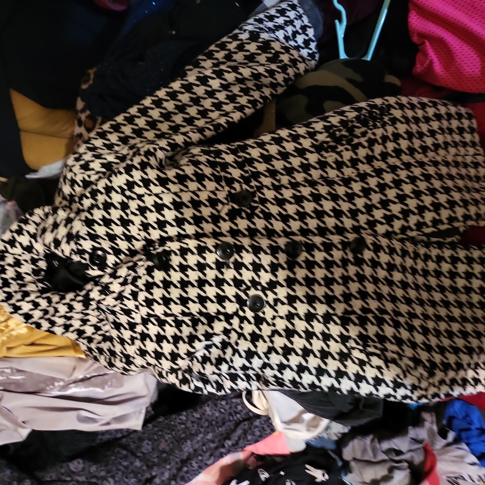 Beautiful Houndstooth Coat Ready for Winter Wear!